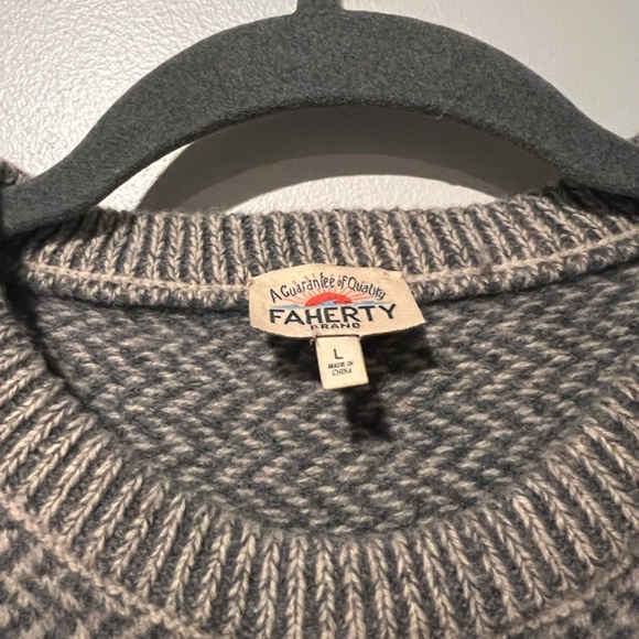 Faherty Donegal Ombre Crew - Picture 2 of 4
